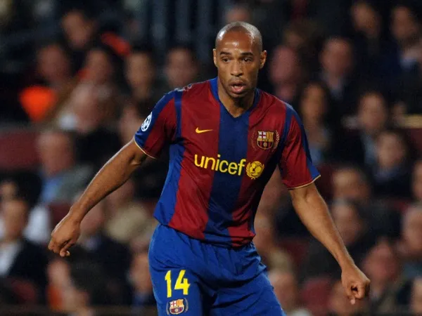 Thierry Henry membuat kejutan dengan pindah ke Barcelona dari Arsenal