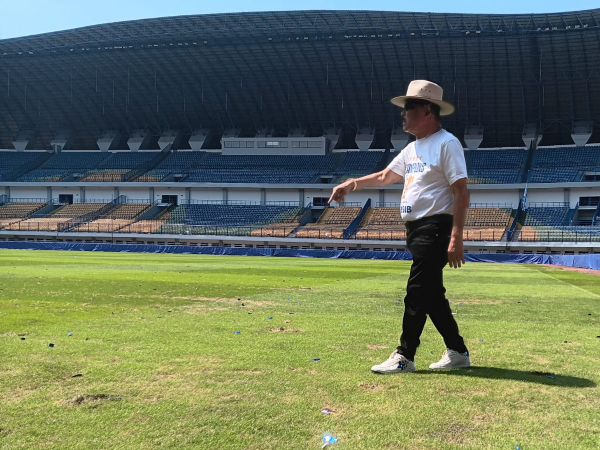 Umuh Lihat Kerusakan GBLA, Taksir Kerugian Capai 400 Juta