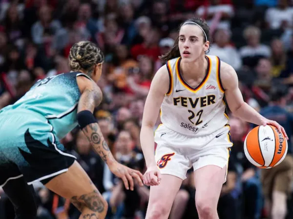Caitlin Clark Absen, Harga Tiket Laga Tandang Fever Pun Anjlok