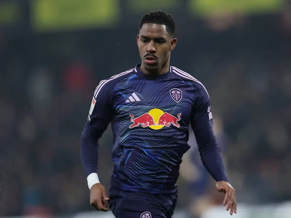 AC Milan Lelet, Lyon Ajukan Tawaran Serius untuk Junior Firpo