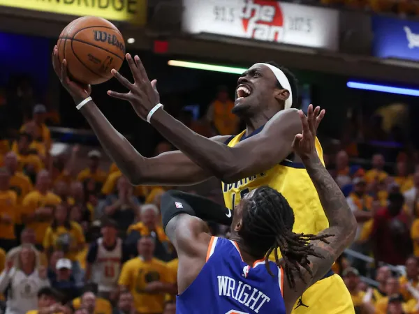 Pascal Siakam mencetak 31 poin saat Indiana Pacers mengalahkan New York Knicks 125-108 dalam Game 6 final Wilayah Timur pada Sabtu (31/5) malam di Indianapolis. (Foto: AP)