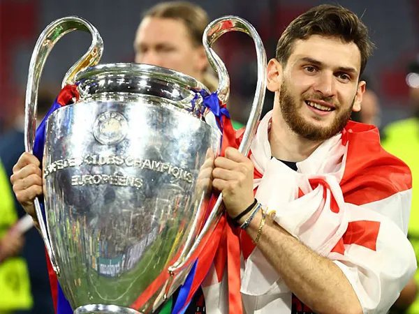 Khvicha Kvaratskhelia: Saya Tak Salah Bergabung dengan PSG