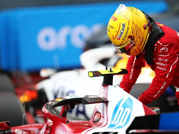 Lewis Hamilton klaim inovasi sayap baru Ferrari kurang berguna.