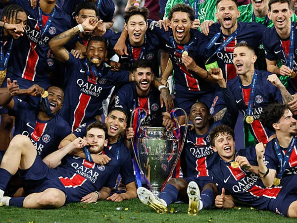 PSG Gelar Parade Juara Liga Champions di Champs-Elysees