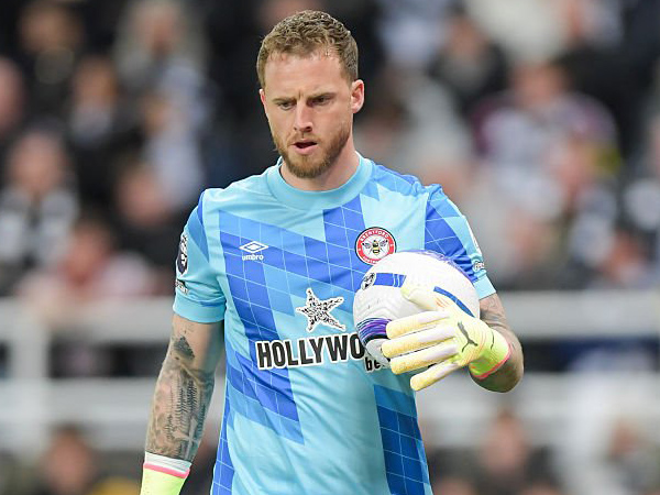 Leverkusen Segera Tuntaskan Transfer Mark Flekken dari Brentford