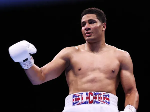 Delicious Orie memulai debut profesionalnya pada Februari 2025 dengan kemenangan angka atas Milos Veletic. (Foto: Fight TV)