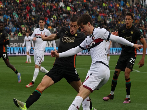 Barcelona Siap Lepas Penyerang Mudanya ke Bologna