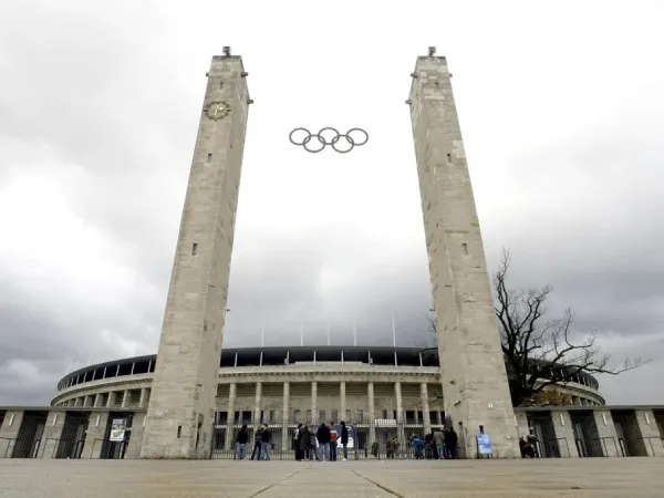 Stadion Olimpiade di Berlin, tempat Hitler menyaksikan kemenangan Owens yang meruntuhkan ideologi rasial Nazi pada 1936. (Foto: AP)