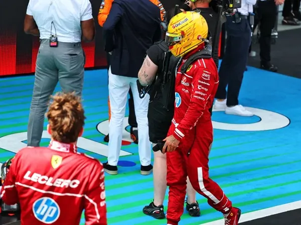 Lewis Hamilton Minta Maaf kepada Rekannya di Sky Sports