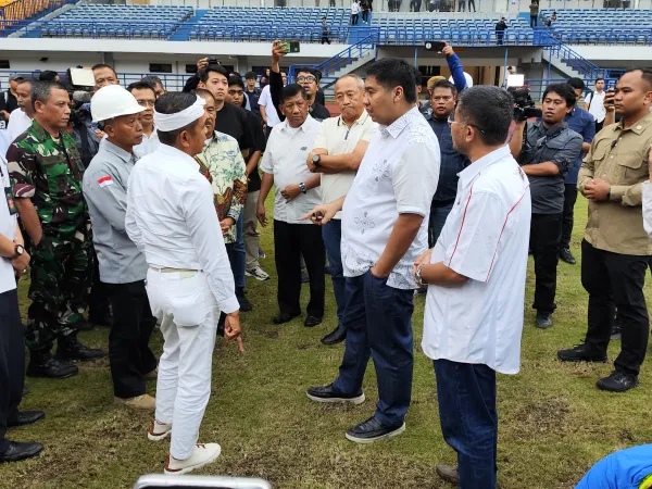 Stadion Si Jalak Harupat dipilih menjadi venue Piala Presiden setelah Stadion GBLA dinilai belum layak menggelar pertandingan