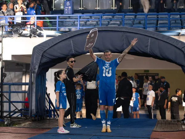 Gelandang Persib, Tyronne del Pino