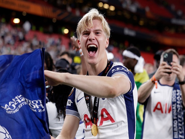 Bergvall Bahas Musim Menakjubkan Bersama Tottenham