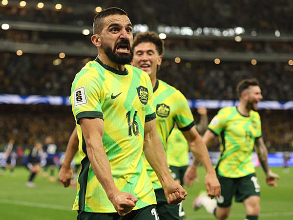 Taklukkan Jepang, Gol Aziz Behich Buka Jalan Australia ke Piala Dunia