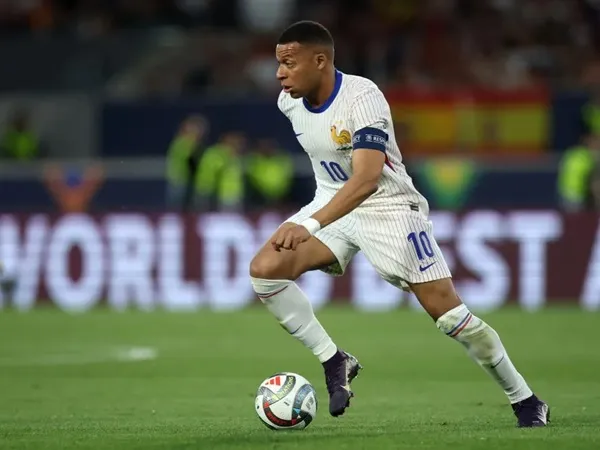 Jerome Rothen Mengkritik Penampilan Kylian Mbappe