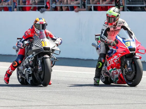 Joan Mir pilih cuek tanggapi rumor Luca Marini.