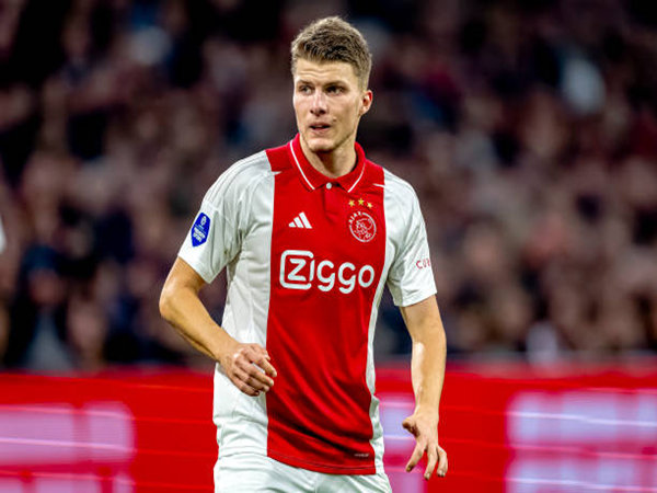 Remajakan Sektor Full Bek, Lazio Lirik Defender Ajax Musim Panas Ini