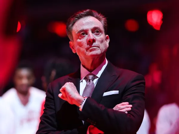 Rick Pitino menjelaskan bahwa melatih satu musim NBA di usianya yang sudah tidak muda lagi bukanlah sesuatu yang ia harapkan. (Foto: AP)