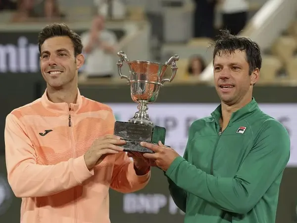 Hasil French Open: Marcel Granollers Dan Horacio Zeballos Angkat Trofi Kemenangan