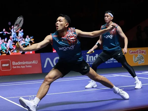 Fajar/Rian minta maaf usai tersingkir di semifinal Indonesia Open 2025.
