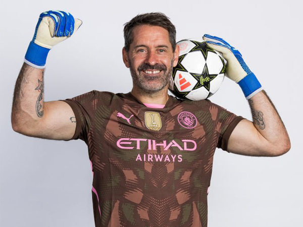 Manchester City Konfirmasi Kepergian Scott Carson