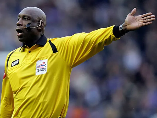 Uriah Rennie Meninggal Dunia, Wasit Kulit Hitam Pertama di Premier League