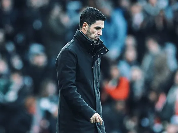 Arsenal tawarkan bek terpinggirkan pada Lazio