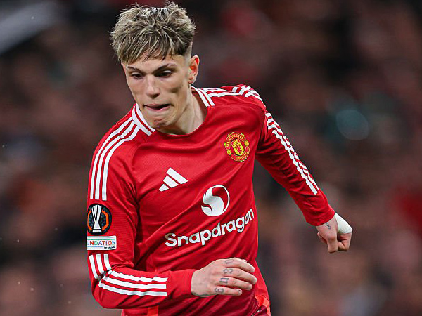 Manchester United Disarankan Pertahankan Alejandro Garnacho