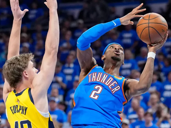 Dalam dua pertandingan pertama, Shai Gilgeous-Alexander mencetak 72 poin, lebih banyak dari pemain mana pun dalam sejarah liga pada dua pertandingan Final pertamanya. (Foto: AP)
