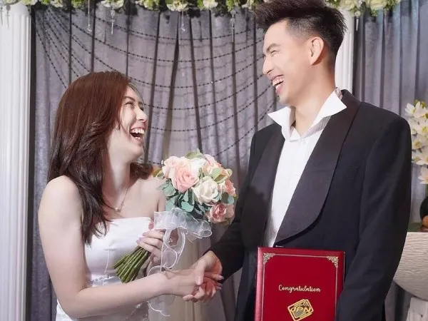 Ong Yew Sin Belum Mau Pensiun Setelah Menikahi si Cantik Aya Ohori