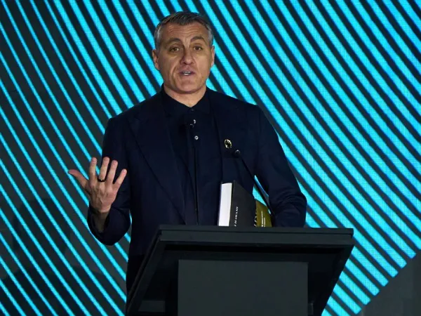 Christian Vieri Jagokan Chelsea Juara Premier League Musim Depan