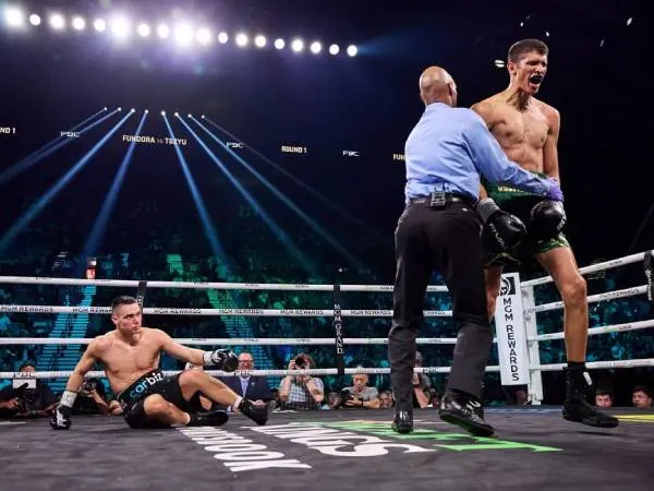Sebastian Fundora Kalahkan Tszyu di Ronde 7, Menang Telak Dalam Duel Ulang