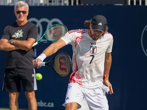 Stefanos Tsitsipas bersama sang ayah sekaligus pelatihnya [image: atp tour]