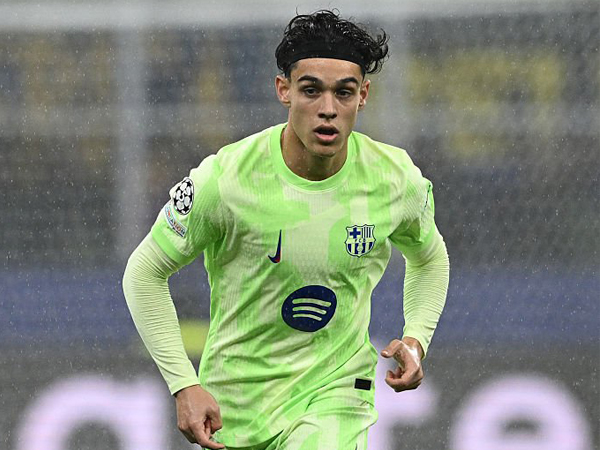 Aston Villa Incar Bek Ajaib Barcelona, Hector Fort