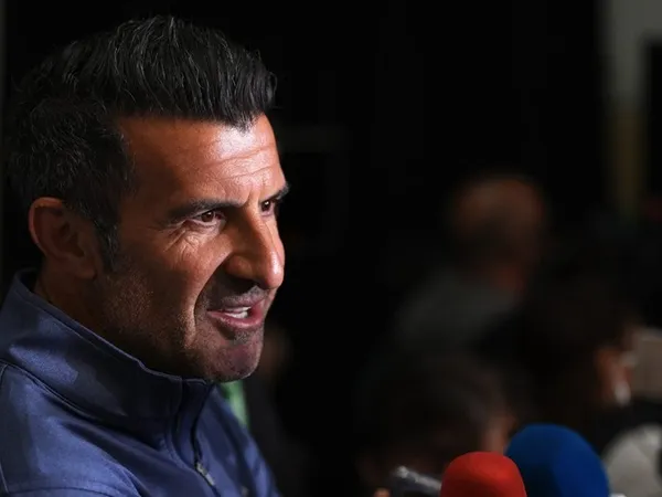 Luis Figo Nilai Barcelona Bisa Jadi Pesaing dalam Perolehan Gelar