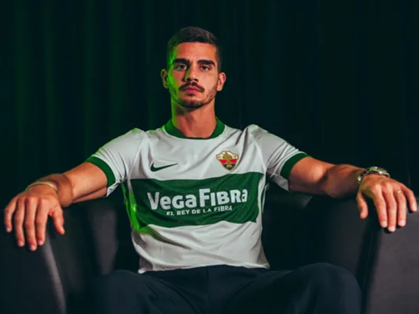 Andre Silva Resmi Bergabung Bersama Elche (Sumber: Elche)