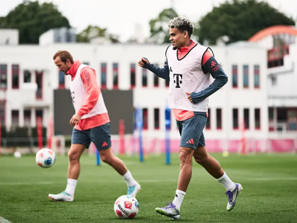 Aksi Luis Diaz di Sesi Latihan Bayern Munnich (Sumber: fcbayern.com/)