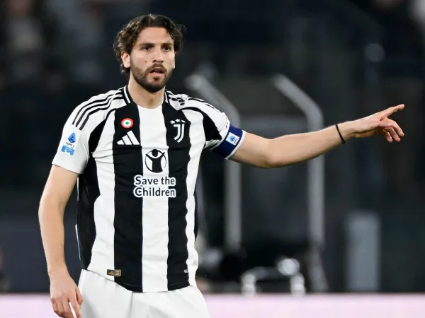 Manuel Locatelli Beri Indikasi Bertahan di Juventus