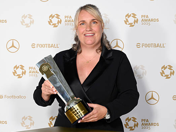 Sukses Bersama Chelsea dan AS, Emma Hayes Raih Penghargaan PFA Merit 2025