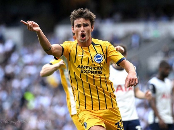 Douglas Luiz Resmi Terjual, Matt O'Riley Menanti Pinangan Juventus