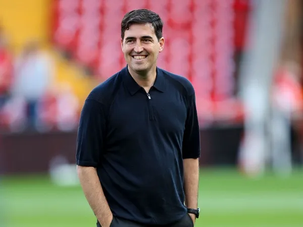 Andoni Iraola dikabarkan tertarik membawa Axel Disasi ke Bournemouth. (Foto: Robin Jones/Getty Images)