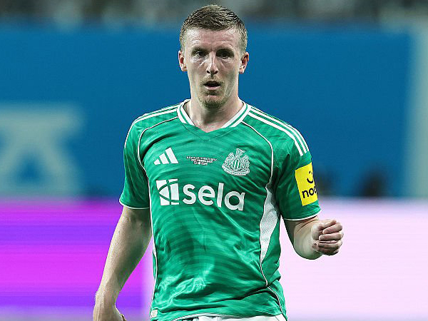 Matt Targett Menuju Middlesbrough, Newcastle Lakukan Perampingan Skuad
