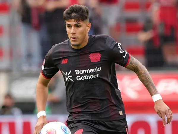 Arsenal berusaha merekrut bek Bayer Leverkusen, Piero Hincapie. (Foto: Ralf Ibing - firo sportphoto/Getty Images)