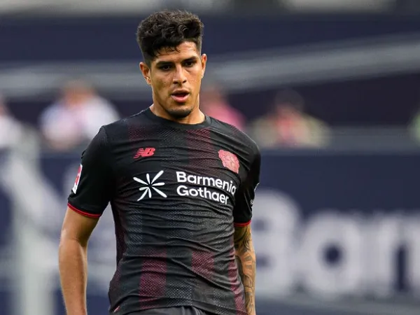 Arsenal mengincar bek Bayer Leverkusen, Piero Hincapie. (Foto: Jörg Schüler/Getty Images)