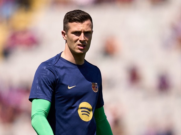 Barcelona Umumkan Pinjamkan Inaki Pena ke Elche