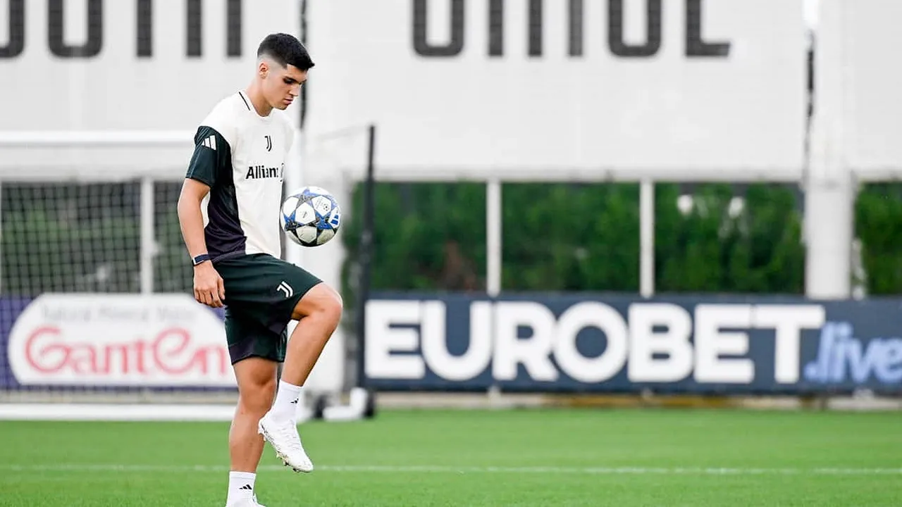Vasilije Adzic dinilai punya banyak kemampuan (Image: Juventus)