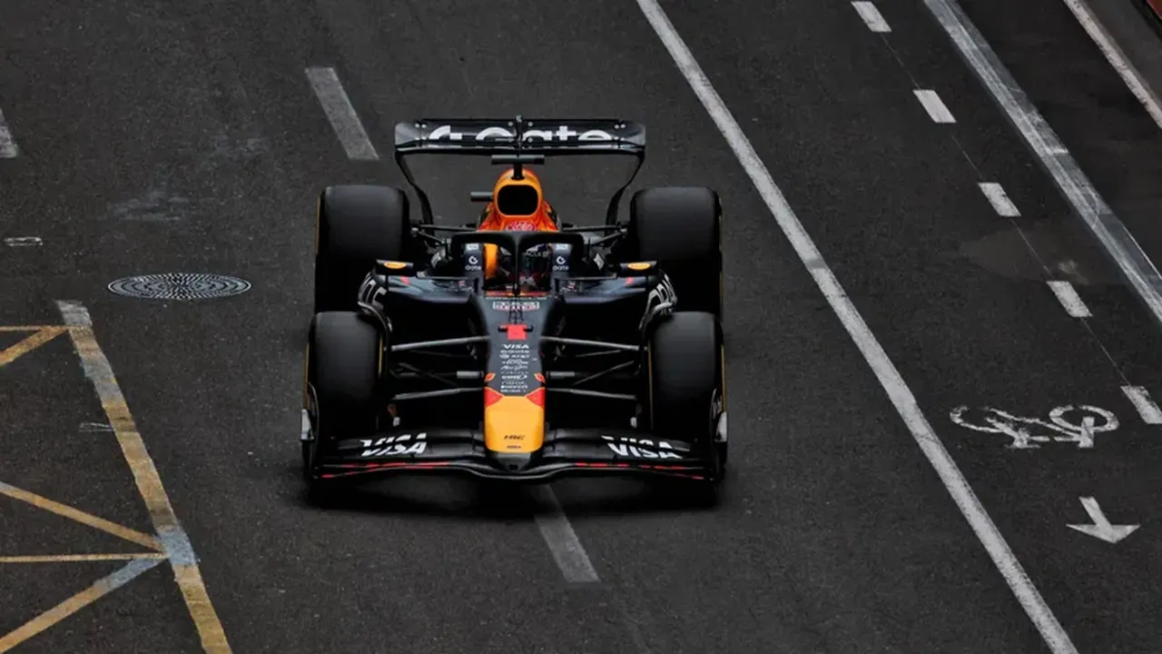 Hasil F1 GP Azerbaijan: Max Verstappen Rebut Pole, Piastri Kecelakaan