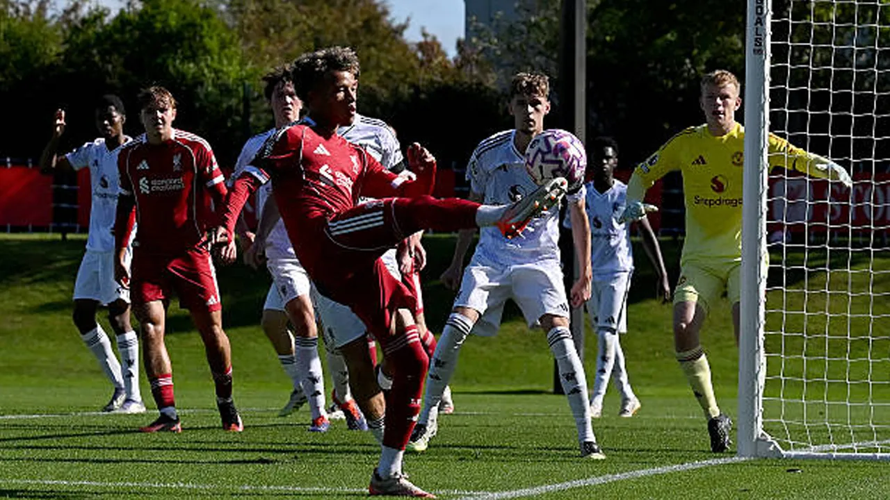 Liverpool U21 vs MU U21 via gettyimages
