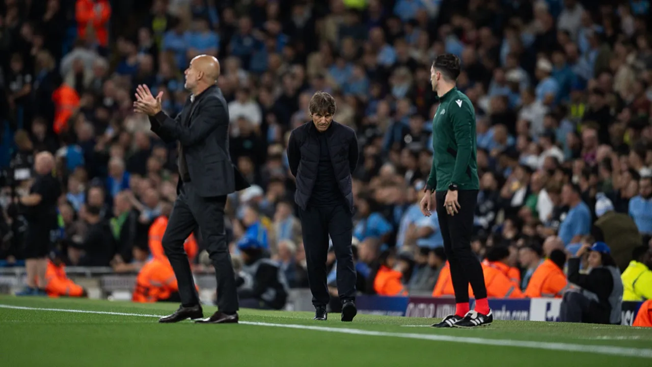 Antonio Conte Dipuji Arrigo Sacchi: Napoli Punya Identitas Jelas