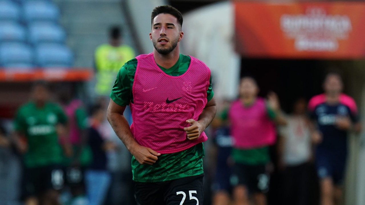 Barcelona Bidik Bek Kiri Andalan Sporting Lisbon