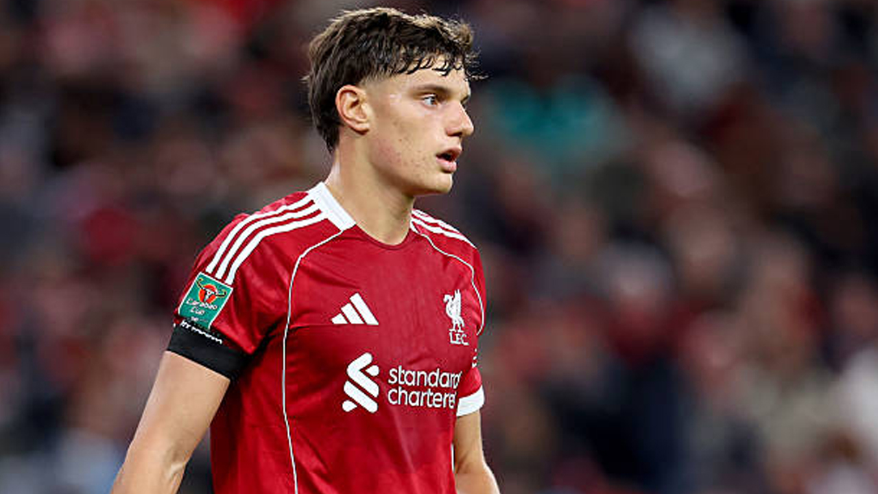 Arne Slot Berikan Kabar Terbaru Soal Cedera Giovanni Leoni